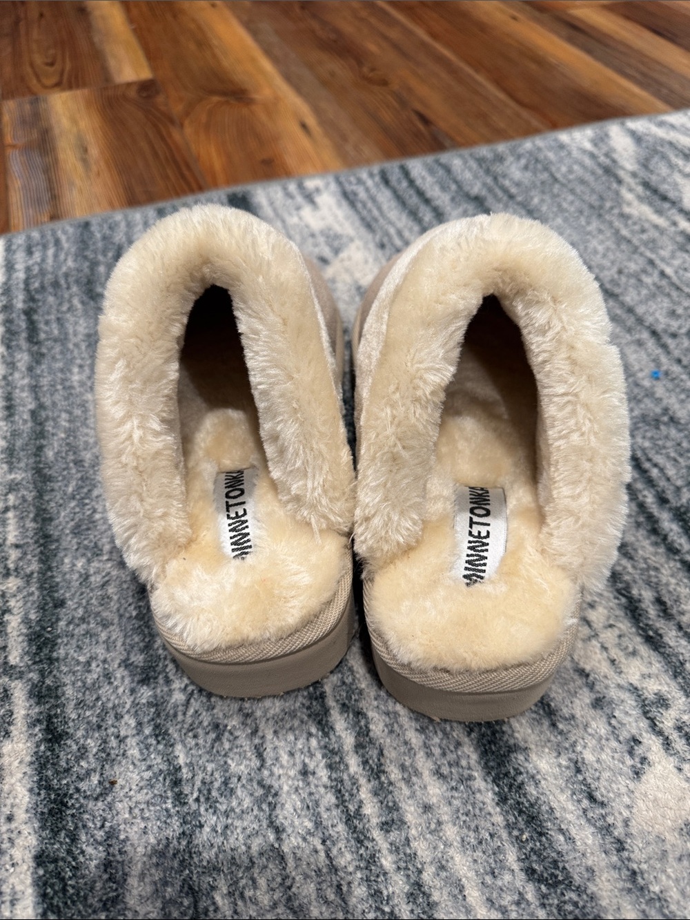 Minnetonka Cream Faux Fur Lined Slip-On Slippers with Black Accent - Picture 2 of 6